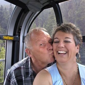 Meet your Posher, Leslie